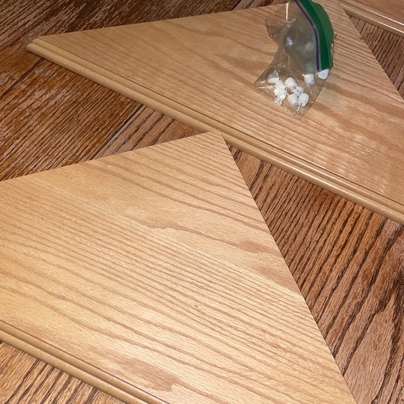 Set of four corner mount floating wall shelves - Picture 2 of 14